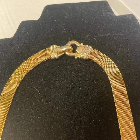 Chic Gold Mesh Choker Necklace with magnetic clip closure - Picture 4 of 8